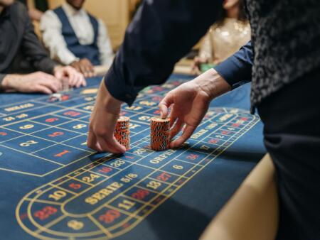 Hva tiltrekker dagens casinospillere? En psykologisk reise gjennom moderne casinodesign